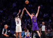 詹姆斯复出首战，浓眉哥状态火爆，狂砍50分成为焦点！