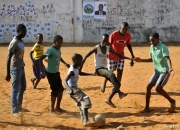 非洲杯足球锦标赛，女球员表现突出