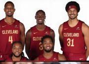 骑士外线飙进关键三分，率领球队逆转胜利的简单介绍